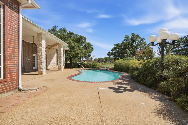 9439 Saint Johns Court, Pilot Point, TX 76258