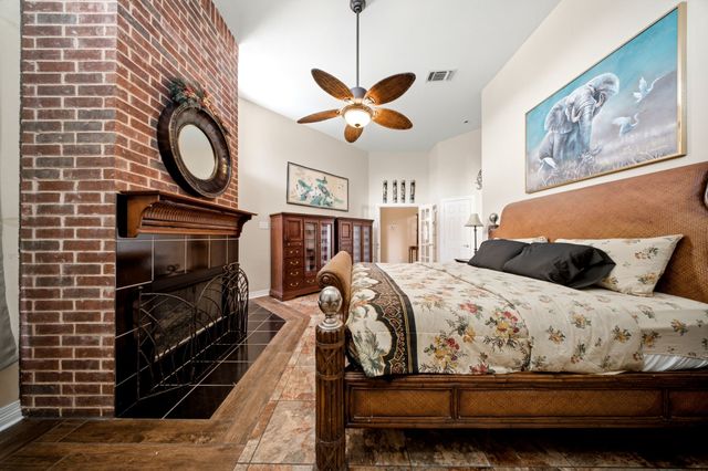 9439 Saint Johns Court, Pilot Point, TX 76258