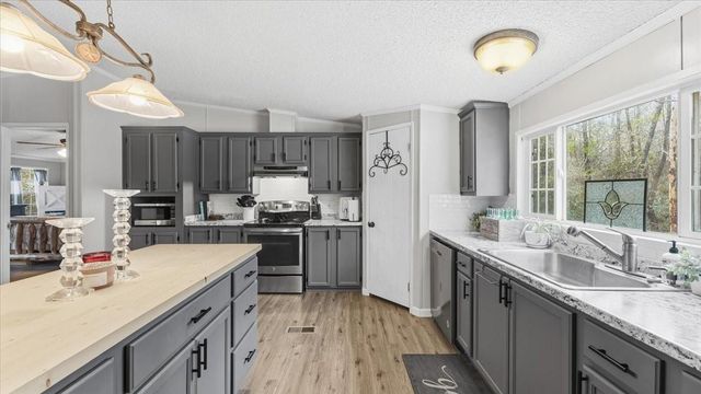 212 Highland Drive, Huntsville, TX 77320