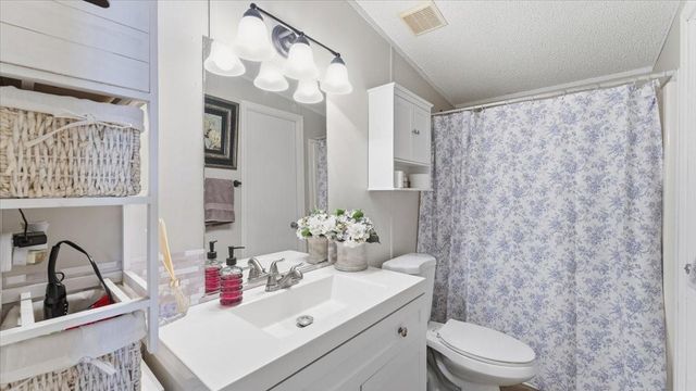 212 Highland Drive, Huntsville, TX 77320