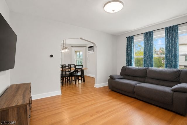 62 Vreeland Ave, Clifton City, NJ 07011