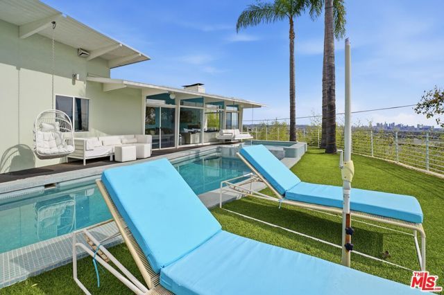 8411 Hollywood Boulevard, Los Angeles, CA 90069