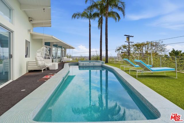 8411 Hollywood Boulevard, Los Angeles, CA 90069