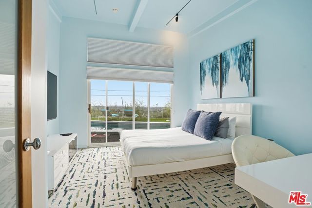 8411 Hollywood Boulevard, Los Angeles, CA 90069