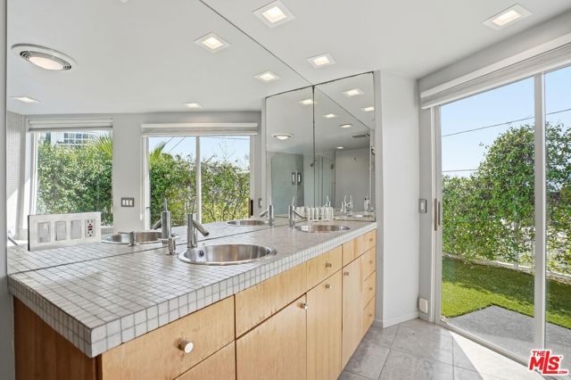 8411 Hollywood Boulevard, Los Angeles, CA 90069