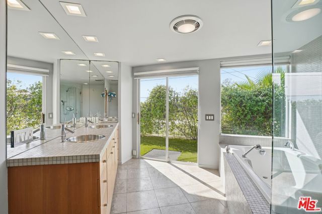 8411 Hollywood Boulevard, Los Angeles, CA 90069