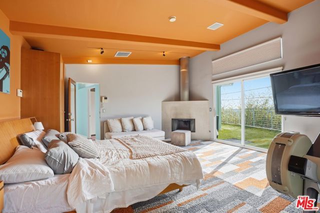 8411 Hollywood Boulevard, Los Angeles, CA 90069