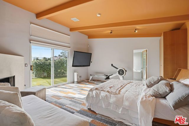 8411 Hollywood Boulevard, Los Angeles, CA 90069