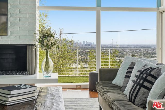 8411 Hollywood Boulevard, Los Angeles, CA 90069