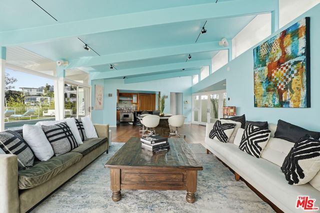 8411 Hollywood Boulevard, Los Angeles, CA 90069