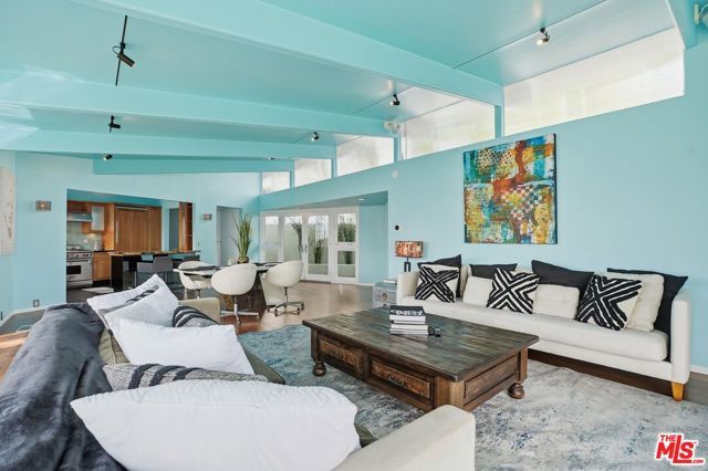 8411 Hollywood Boulevard, Los Angeles, CA 90069