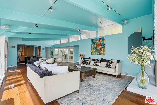 8411 Hollywood Boulevard, Los Angeles, CA 90069