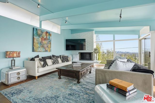 8411 Hollywood Boulevard, Los Angeles, CA 90069