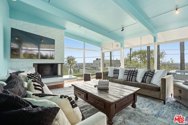 8411 Hollywood Boulevard, Los Angeles, CA 90069