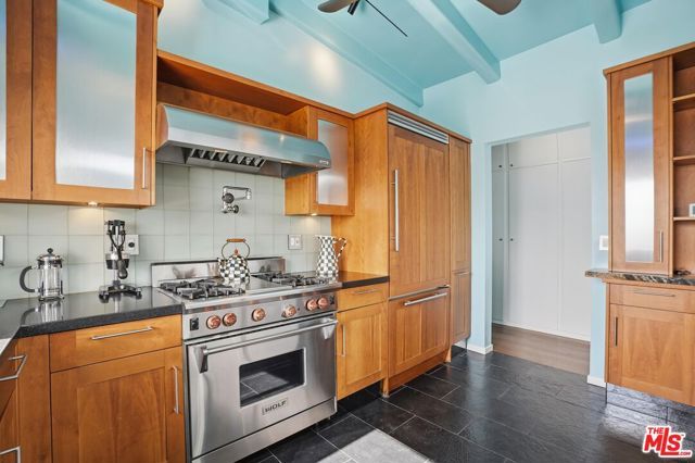 8411 Hollywood Boulevard, Los Angeles, CA 90069