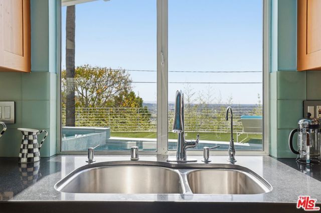 8411 Hollywood Boulevard, Los Angeles, CA 90069