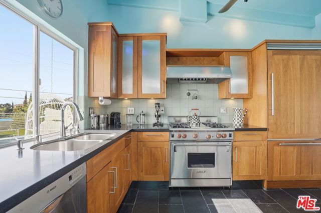 8411 Hollywood Boulevard, Los Angeles, CA 90069