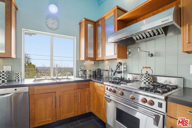 8411 Hollywood Boulevard, Los Angeles, CA 90069