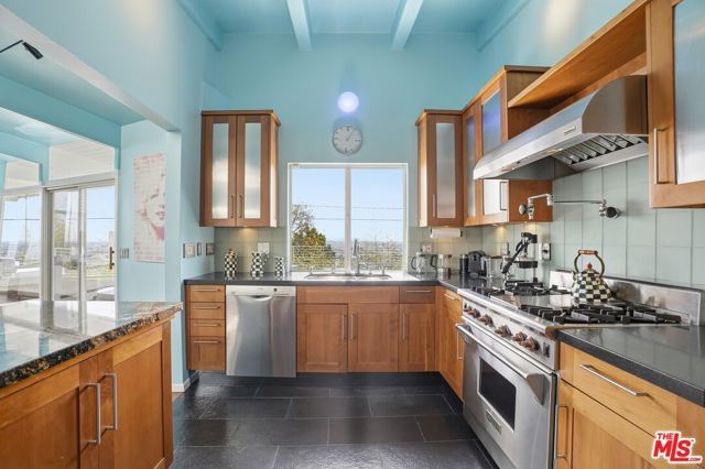 8411 Hollywood Boulevard, Los Angeles, CA 90069