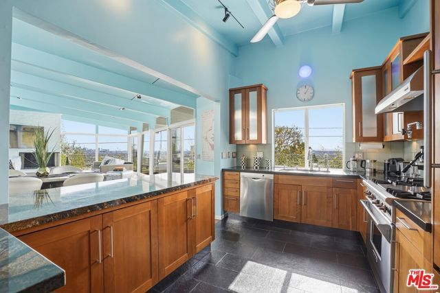 8411 Hollywood Boulevard, Los Angeles, CA 90069