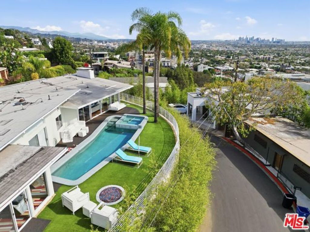 8411 Hollywood Boulevard, Los Angeles, CA 90069