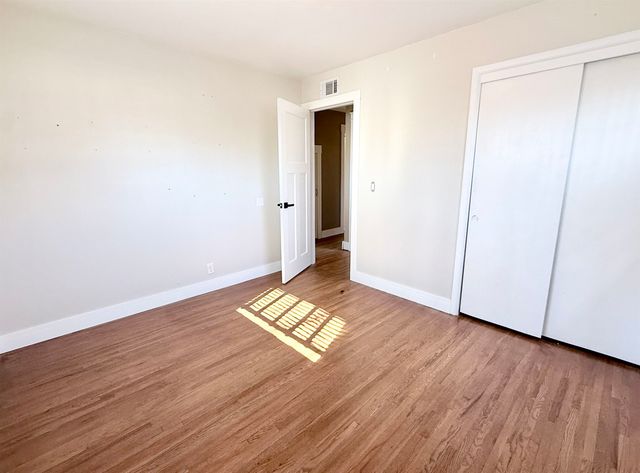 3709 W 8th St N, Wichita, KS 67203