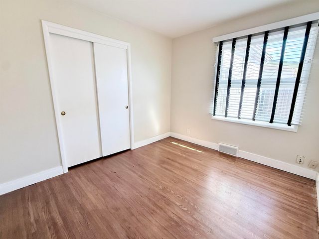 3709 W 8th St N, Wichita, KS 67203