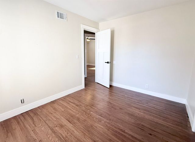 3709 W 8th St N, Wichita, KS 67203