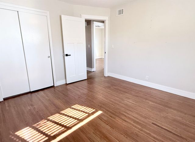 3709 W 8th St N, Wichita, KS 67203