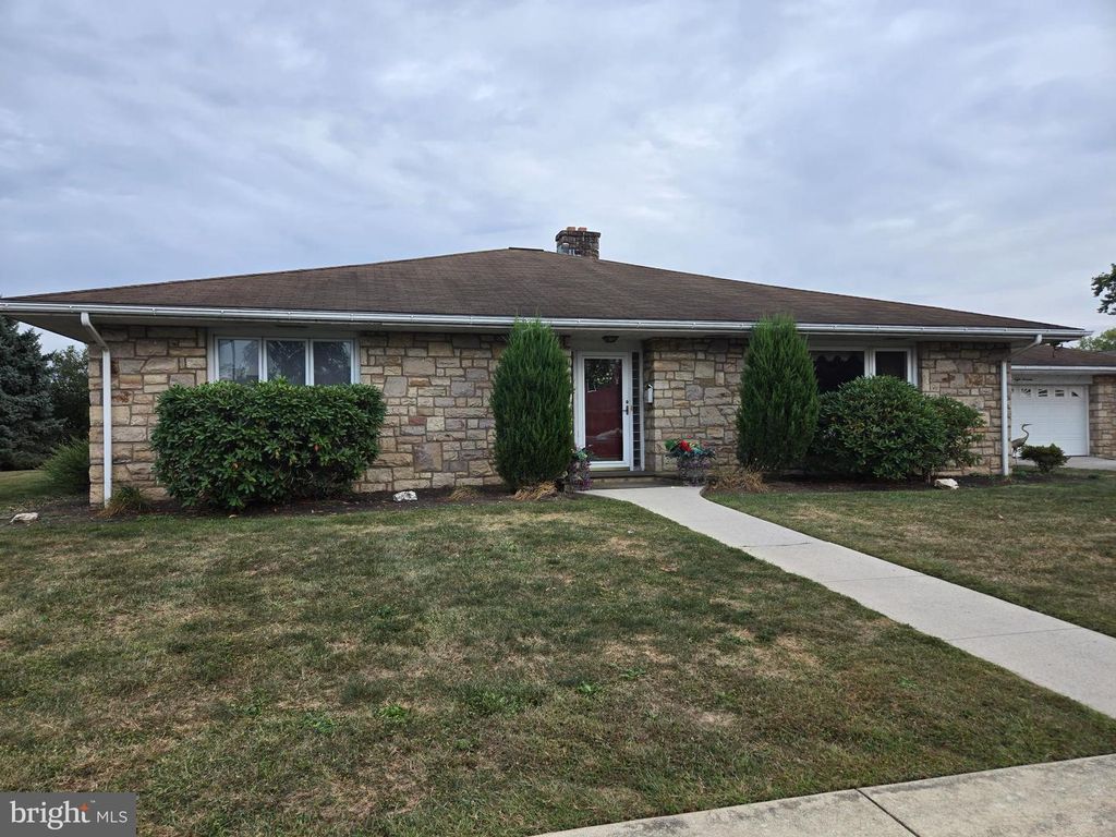 814 E OAK ST, Palmyra, PA 17078