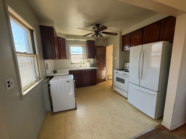 24243 Petersburg Avenue, Eastpointe, MI 48021