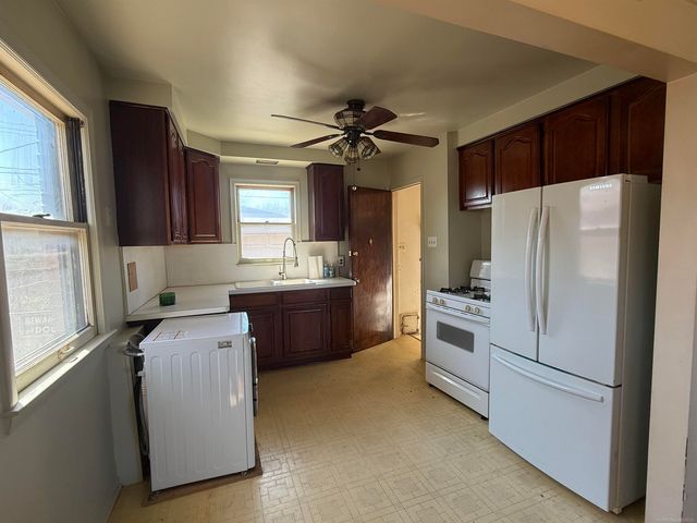 24243 Petersburg Avenue, Eastpointe, MI 48021