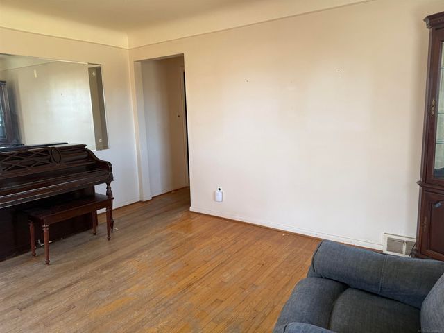 24243 Petersburg Avenue, Eastpointe, MI 48021