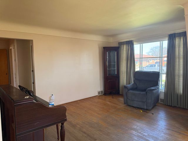 24243 Petersburg Avenue, Eastpointe, MI 48021