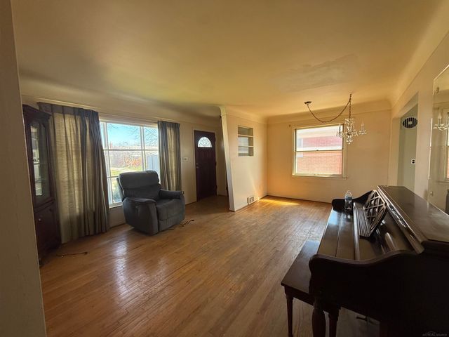 24243 Petersburg Avenue, Eastpointe, MI 48021