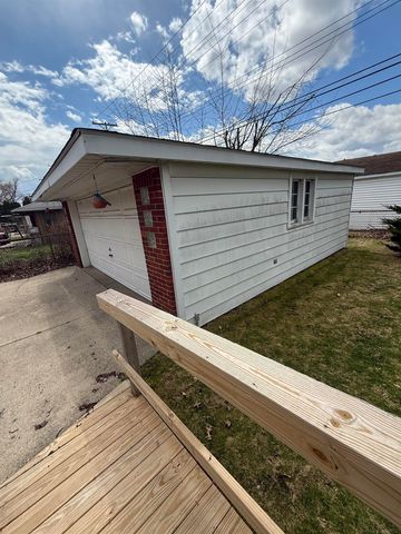 24243 Petersburg Avenue, Eastpointe, MI 48021