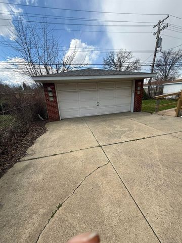 24243 Petersburg Avenue, Eastpointe, MI 48021