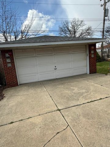 24243 Petersburg Avenue, Eastpointe, MI 48021