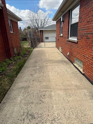 24243 Petersburg Avenue, Eastpointe, MI 48021