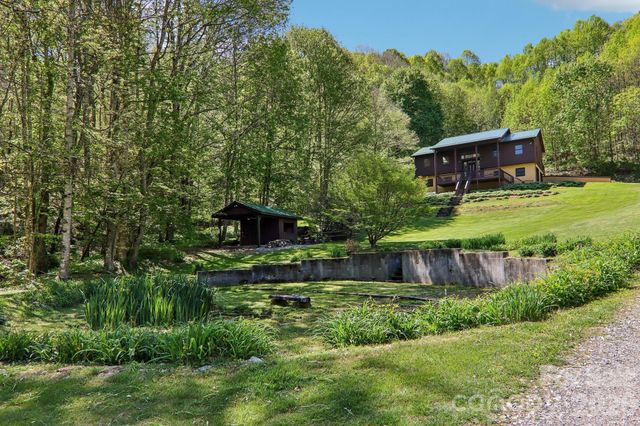 129 Cash Phillips Drive, Mars Hill, NC 28754