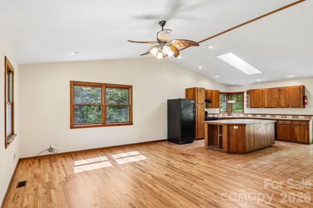 129 Cash Phillips Drive, Mars Hill, NC 28754