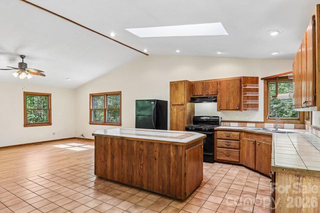 129 Cash Phillips Drive, Mars Hill, NC 28754