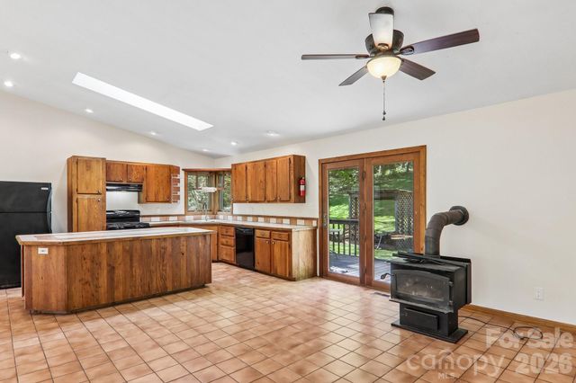 129 Cash Phillips Drive, Mars Hill, NC 28754