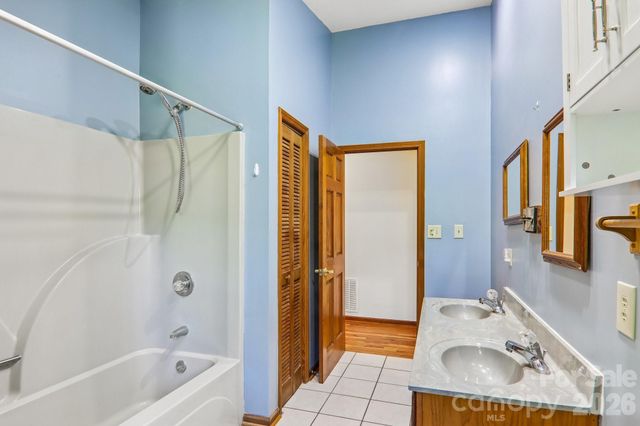 129 Cash Phillips Drive, Mars Hill, NC 28754