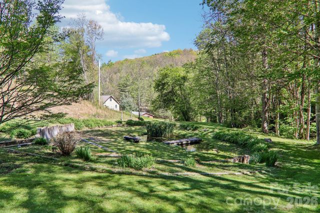 129 Cash Phillips Drive, Mars Hill, NC 28754