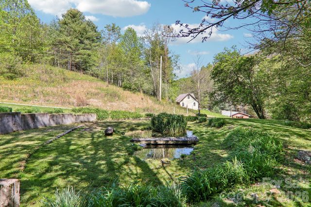 129 Cash Phillips Drive, Mars Hill, NC 28754