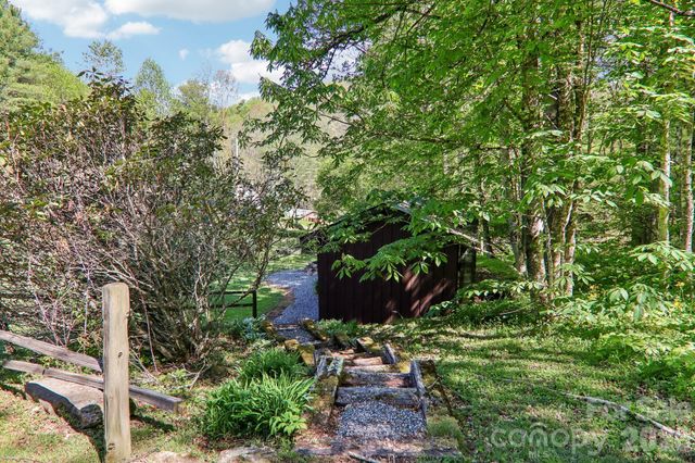 129 Cash Phillips Drive, Mars Hill, NC 28754