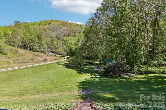 129 Cash Phillips Drive, Mars Hill, NC 28754