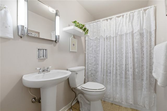 303 Cort St, Jeannette, PA 15644