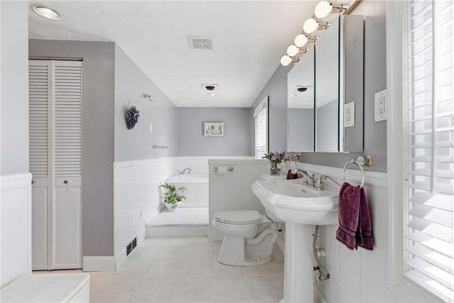 303 Cort St, Jeannette, PA 15644